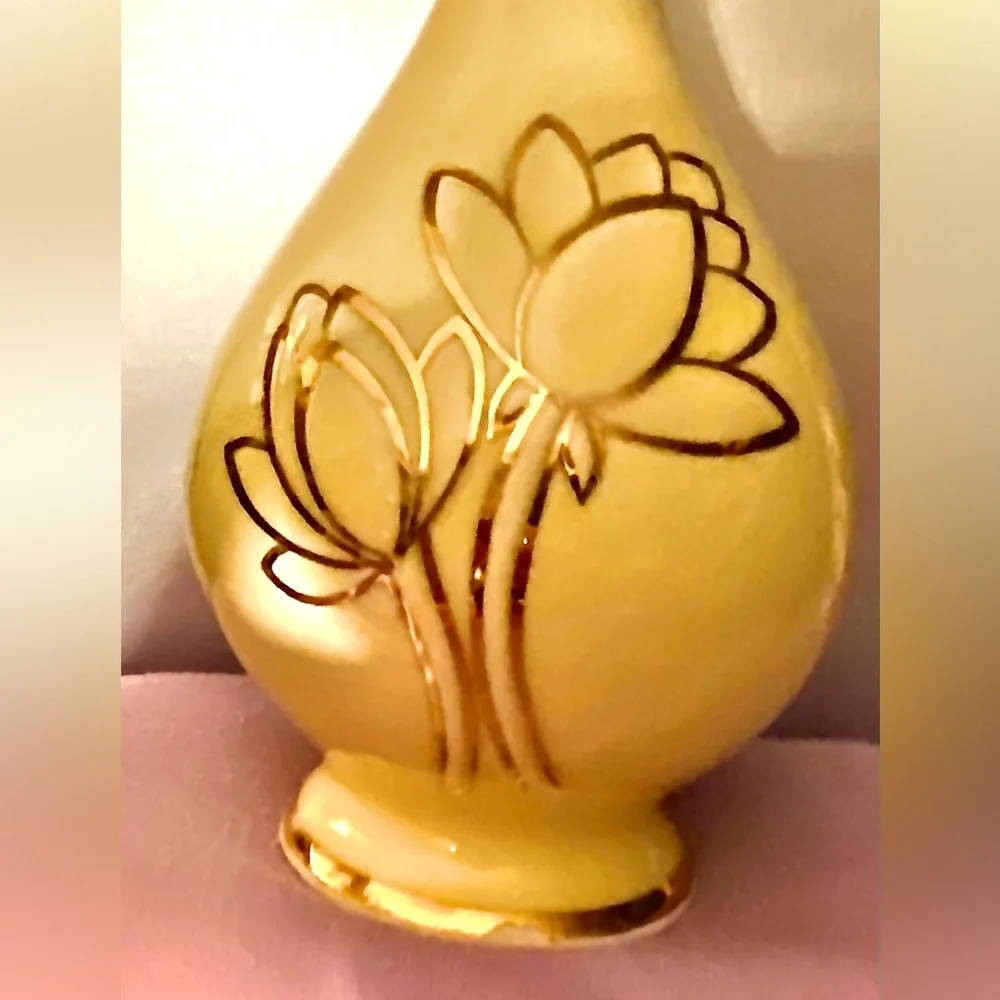 2 Ceramic Vases Between8-10”Used Condition w/24kt Art/Chokin-Beautiful/Different